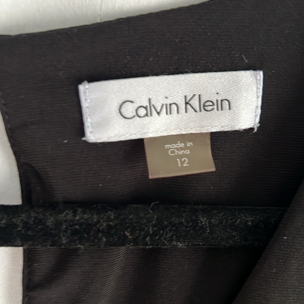 Calvin Klein Romper Shorts Womens Size 12 Black Short Sleeve Cold Shoulder EUC - Picture 5 of 9